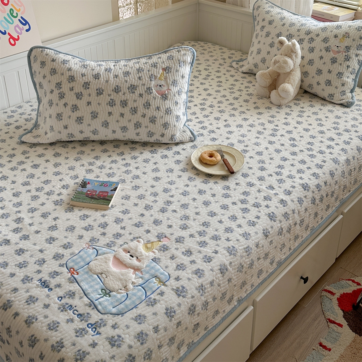 91家纺网 家纺一手货源 找家纺 （总）暖生活 2025新款A类230克加厚牛奶绒贴布绣床盖三件套