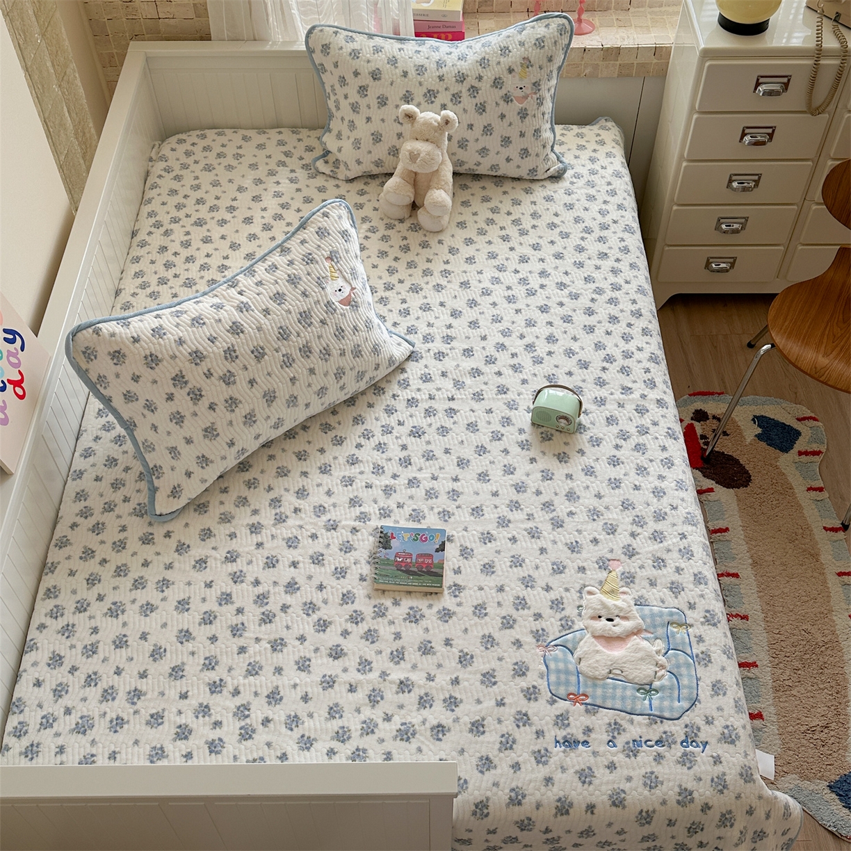 91家纺网 家纺一手货源 找家纺 （总）暖生活 2025新款A类230克加厚牛奶绒贴布绣床盖三件套