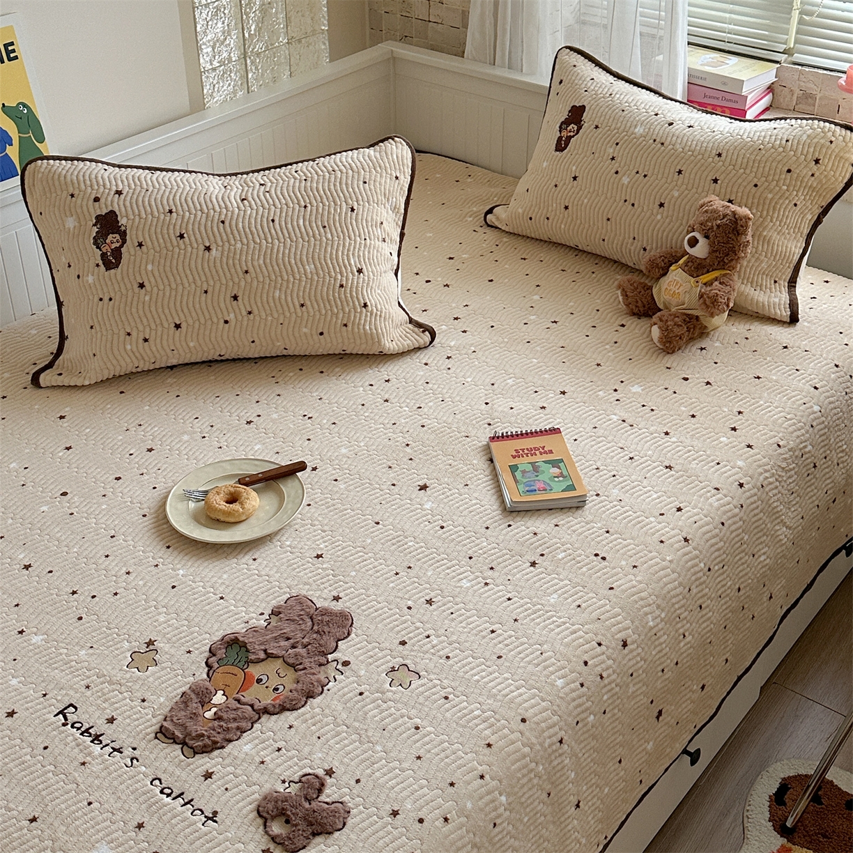 暖生活 2025新款A类230克加厚牛奶绒贴布绣床盖三件套 胡萝卜星星人