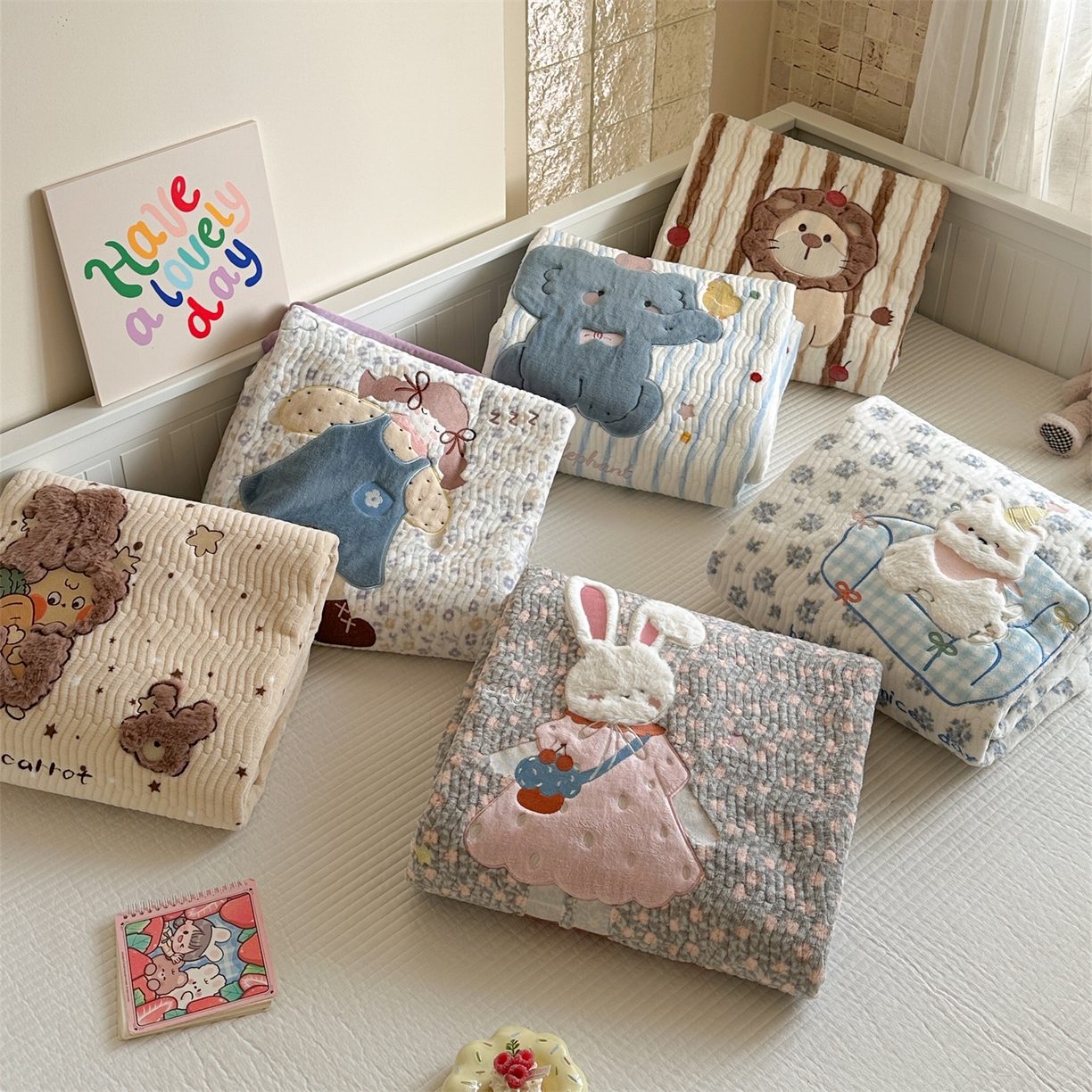 91家纺网 家纺一手货源 找家纺 暖生活 2025新款A类230克加厚牛奶绒贴布绣床盖三件套 组合