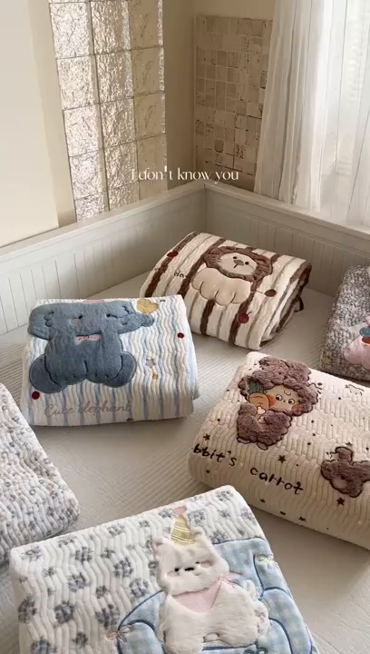 91家纺网 家纺一手货源 找家纺 暖生活 2025新款A类230克加厚牛奶绒贴布绣床盖三件套 组合