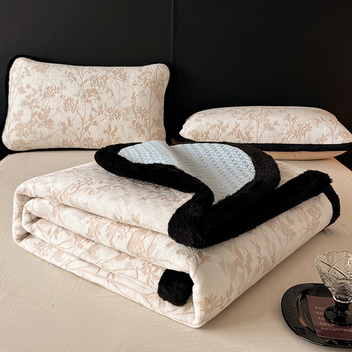 91家纺网 家纺一手货源 找家纺 卡罗兰 2025新款加绒加厚牛奶绒床盖 滕蔓-咖