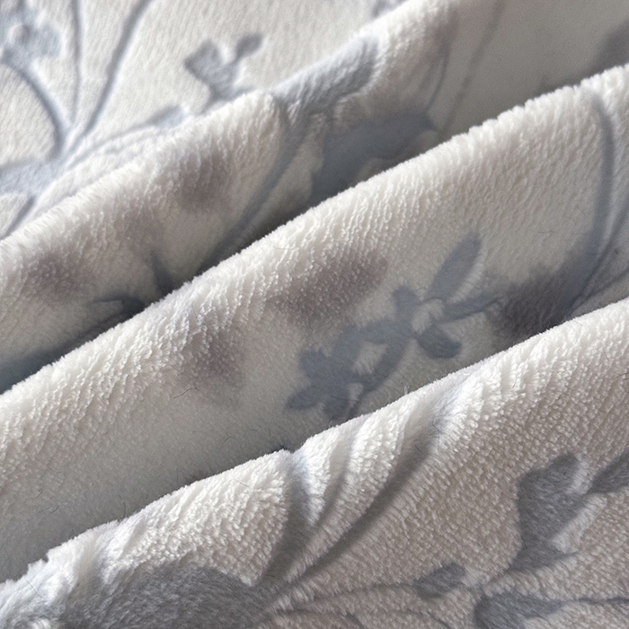 91家纺网 家纺一手货源 找家纺 卡罗兰 2025新款加绒加厚牛奶绒床盖 滕蔓-蓝