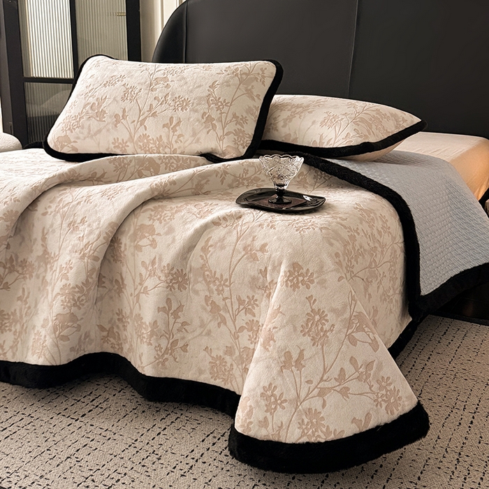 91家纺网 家纺一手货源 找家纺 卡罗兰 2025新款加绒加厚牛奶绒床盖 滕蔓-咖