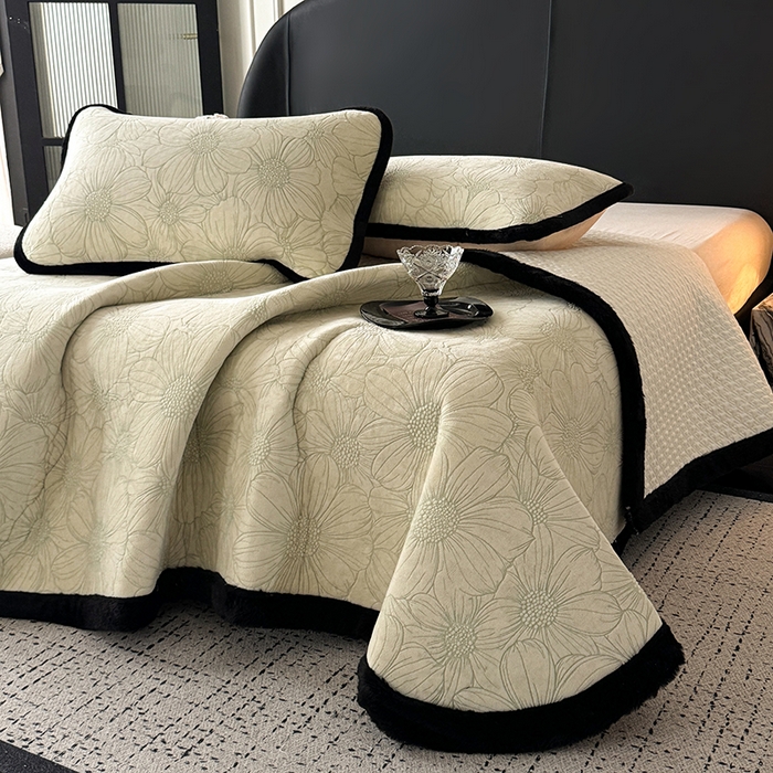 91家纺网 家纺一手货源 找家纺 卡罗兰 2025新款加绒加厚牛奶绒床盖 向阳花-绿