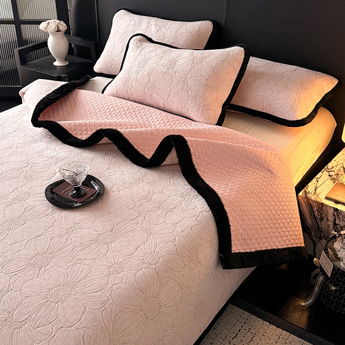 91家纺网 家纺一手货源 找家纺 （总）卡罗兰 2025新款加绒加厚牛奶绒床盖