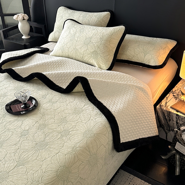 91家纺网 家纺一手货源 找家纺 卡罗兰 2025新款加绒加厚牛奶绒床盖 向阳花-绿