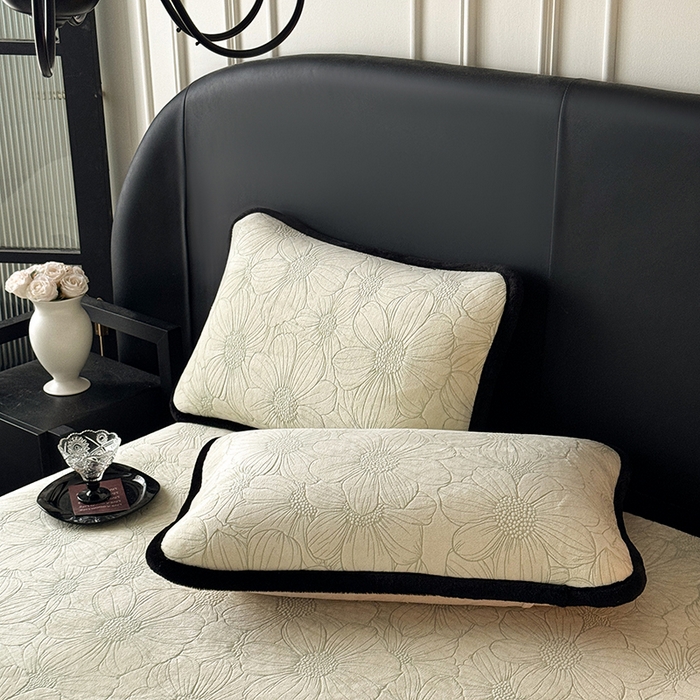 91家纺网 家纺一手货源 找家纺 卡罗兰 2025新款加绒加厚牛奶绒床盖 向阳花-绿