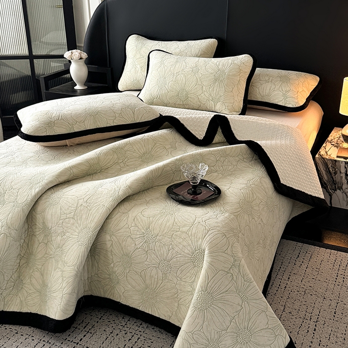 91家纺网 家纺一手货源 找家纺 卡罗兰 2025新款加绒加厚牛奶绒床盖 向阳花-绿