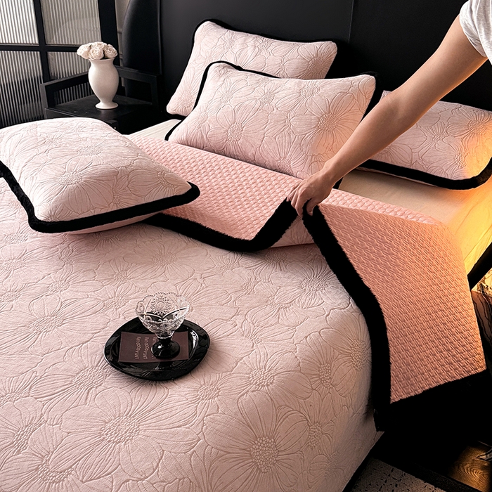 91家纺网 家纺一手货源 找家纺 （总）卡罗兰 2025新款加绒加厚牛奶绒床盖