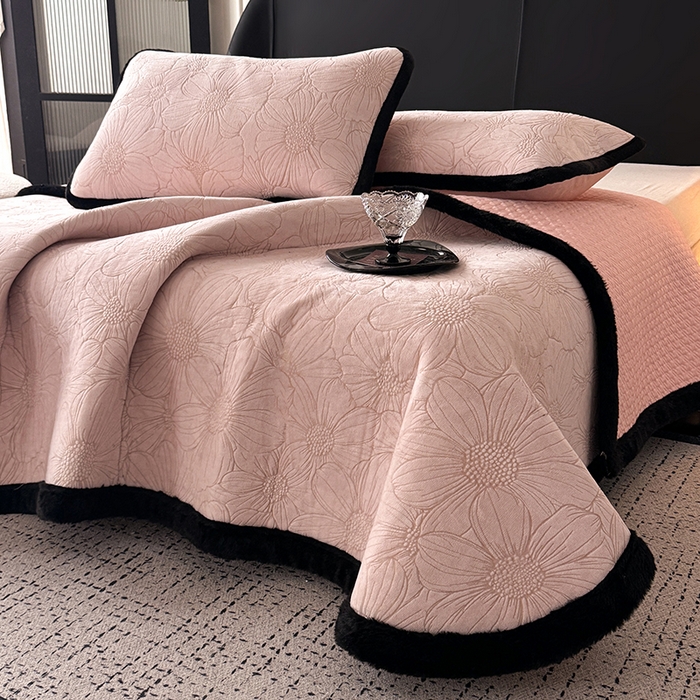 91家纺网 家纺一手货源 找家纺 （总）卡罗兰 2025新款加绒加厚牛奶绒床盖