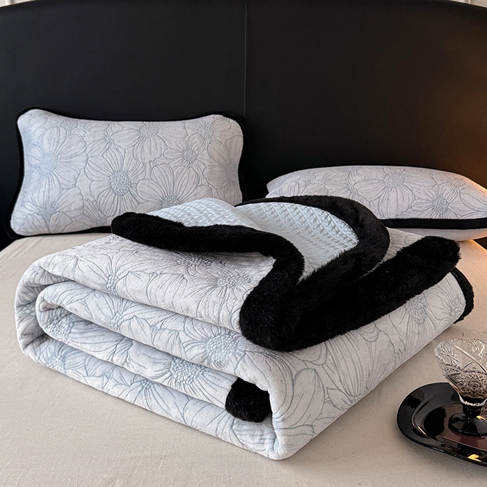 91家纺网 家纺一手货源 找家纺 卡罗兰 2025新款加绒加厚牛奶绒床盖 向阳花-蓝