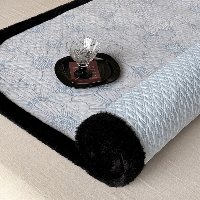 91家纺网 家纺一手货源 找家纺 卡罗兰 2025新款加绒加厚牛奶绒床盖 向阳花-蓝