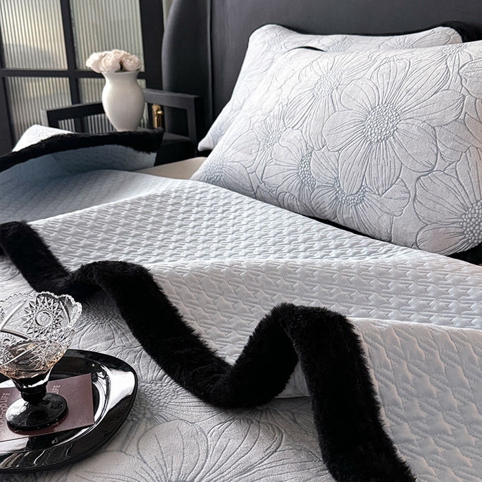 91家纺网 家纺一手货源 找家纺 卡罗兰 2025新款加绒加厚牛奶绒床盖 向阳花-蓝