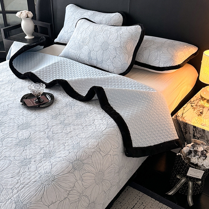 91家纺网 家纺一手货源 找家纺 卡罗兰 2025新款加绒加厚牛奶绒床盖 向阳花-蓝