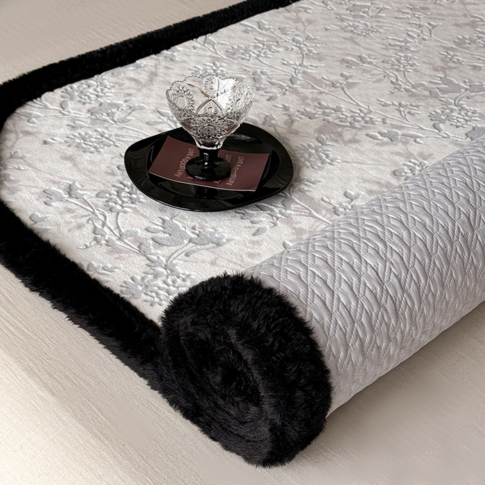 91家纺网 家纺一手货源 找家纺 卡罗兰 2025新款加绒加厚牛奶绒床盖 滕蔓-灰