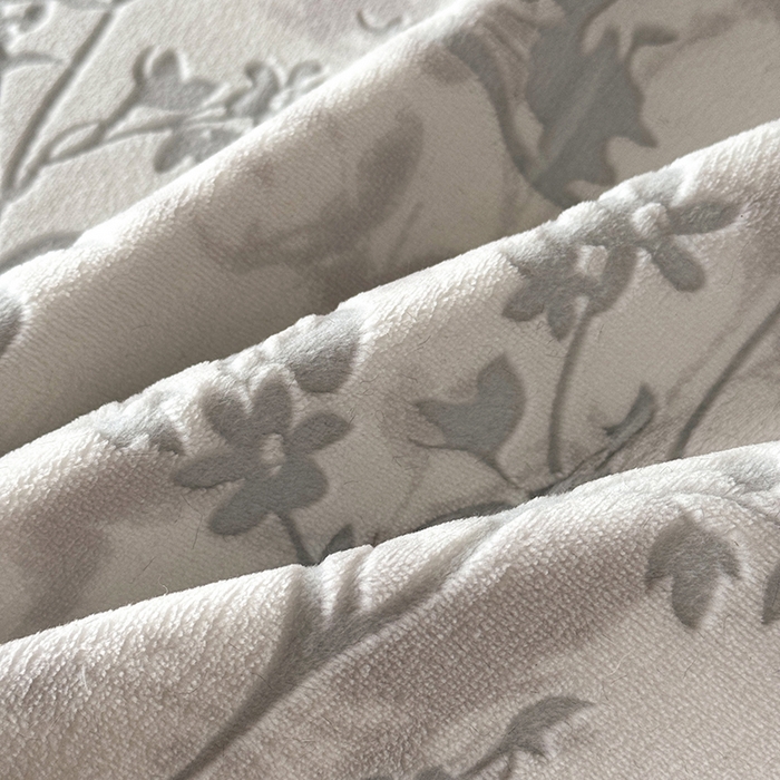 91家纺网 家纺一手货源 找家纺 卡罗兰 2025新款加绒加厚牛奶绒床盖 滕蔓-灰