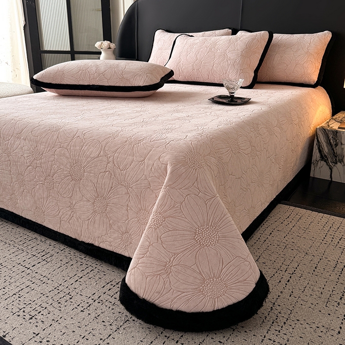 91家纺网 家纺一手货源 找家纺 卡罗兰 2025新款加绒加厚牛奶绒床盖 向阳花-粉