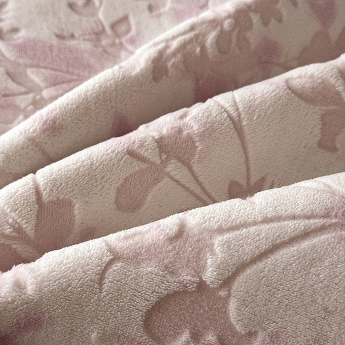 91家纺网 家纺一手货源 找家纺 卡罗兰 2025新款加绒加厚牛奶绒床盖 滕蔓-粉