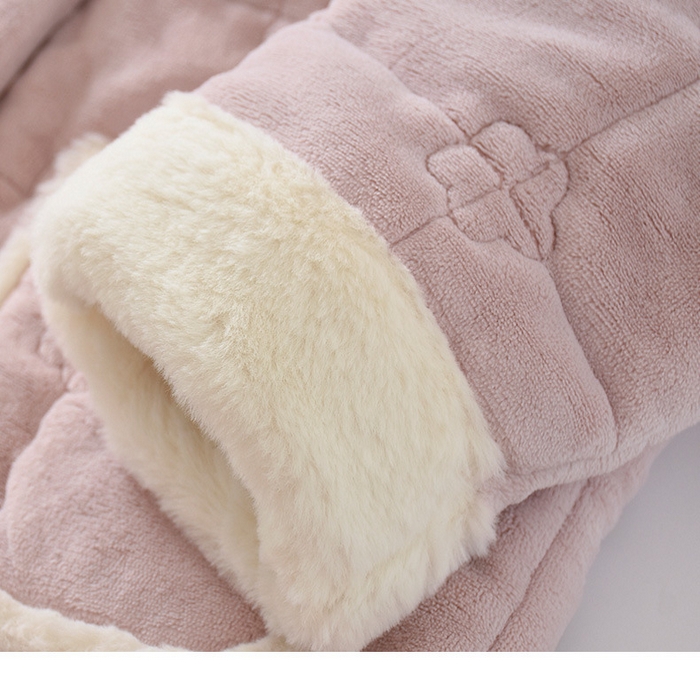 91家纺网 家纺一手货源 找家纺 洛兰沙家居馆 2025秋冬新款三层夹棉三色加厚睡衣女家居服秋冬季法兰绒翻领套装可外穿保暖家居服 粉色