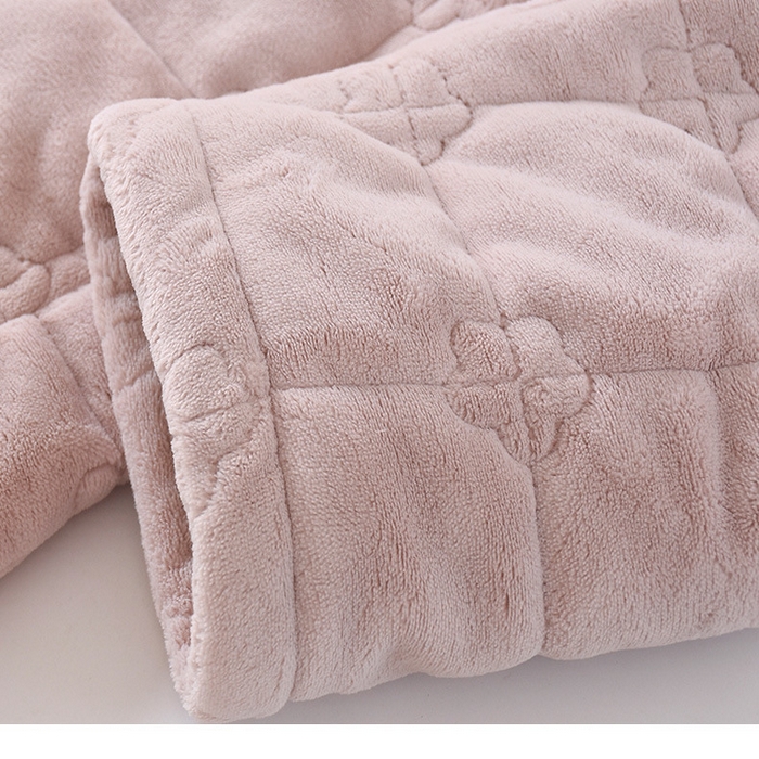 91家纺网 家纺一手货源 找家纺 洛兰沙家居馆 2025秋冬新款三层夹棉三色加厚睡衣女家居服秋冬季法兰绒翻领套装可外穿保暖家居服 粉色