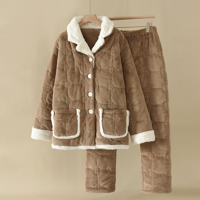 91家纺网 家纺一手货源 找家纺 （总）洛兰沙家居馆 2025秋冬新款三层夹棉三色加厚睡衣女家居服秋冬季法兰绒翻领套装可外穿保暖家居服