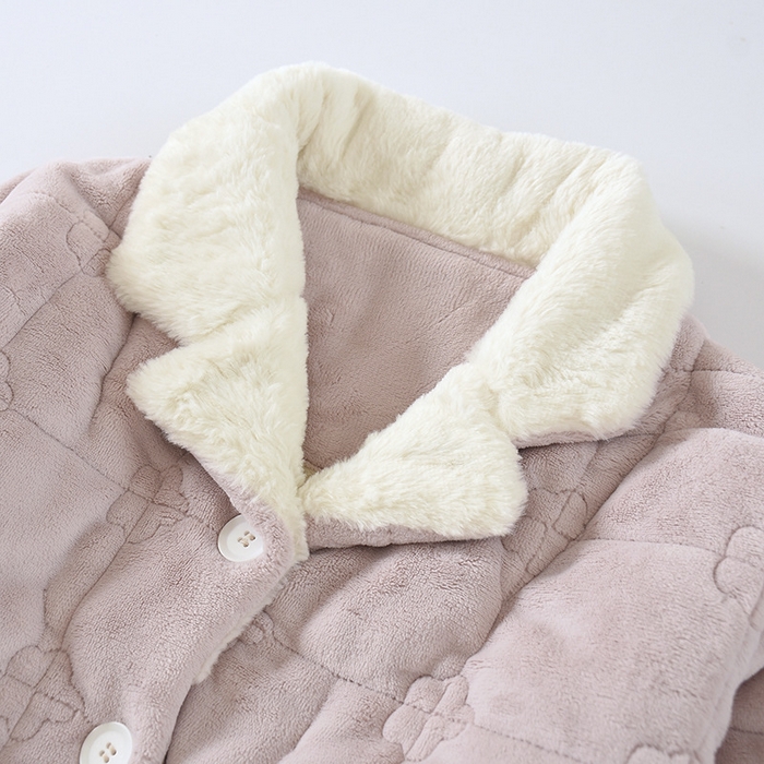 91家纺网 家纺一手货源 找家纺 洛兰沙家居馆 2025秋冬新款三层夹棉三色加厚睡衣女家居服秋冬季法兰绒翻领套装可外穿保暖家居服 粉色