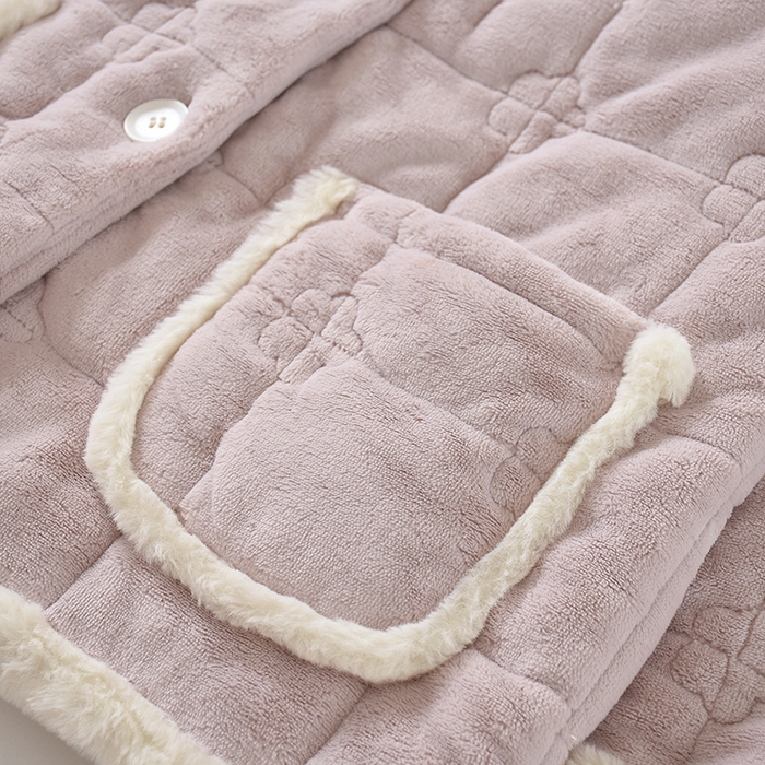 91家纺网 家纺一手货源 找家纺 洛兰沙家居馆 2025秋冬新款三层夹棉三色加厚睡衣女家居服秋冬季法兰绒翻领套装可外穿保暖家居服 粉色