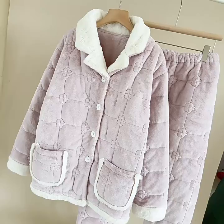 91家纺网 家纺一手货源 找家纺 （总）洛兰沙家居馆 2025秋冬新款三层夹棉三色加厚睡衣女家居服秋冬季法兰绒翻领套装可外穿保暖家居服