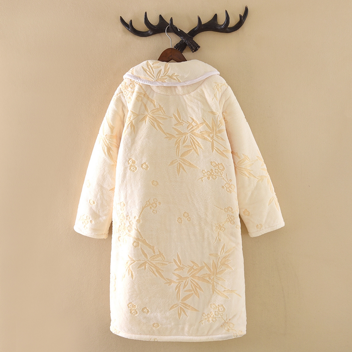 91家纺网 家纺一手货源 找家纺 洛兰沙家居馆 2025秋冬新款只代发睡袍女冬天三层夹棉保暖加厚加绒冬季珊瑚绒浴袍家居服一件代发 黄色