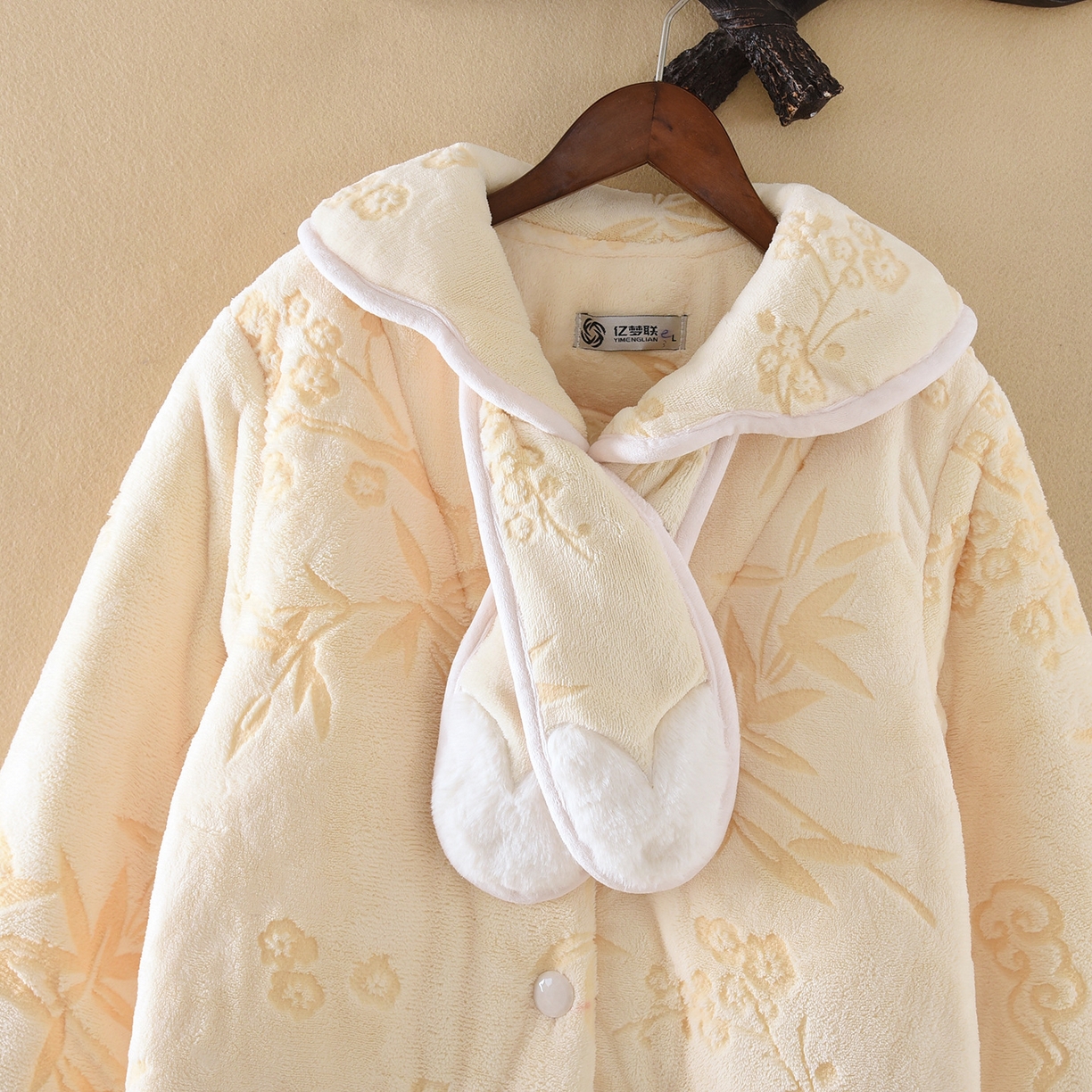 91家纺网 家纺一手货源 找家纺 洛兰沙家居馆 2025秋冬新款只代发睡袍女冬天三层夹棉保暖加厚加绒冬季珊瑚绒浴袍家居服一件代发 黄色