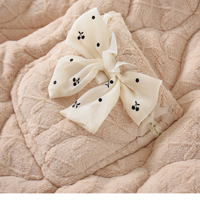 91家纺网 家纺一手货源 找家纺 （总）洛兰沙家居馆 2025秋冬新款只代发米色娃娃领加厚睡衣法兰绒夹棉加绒套装秋冬珊瑚绒家居服一件代