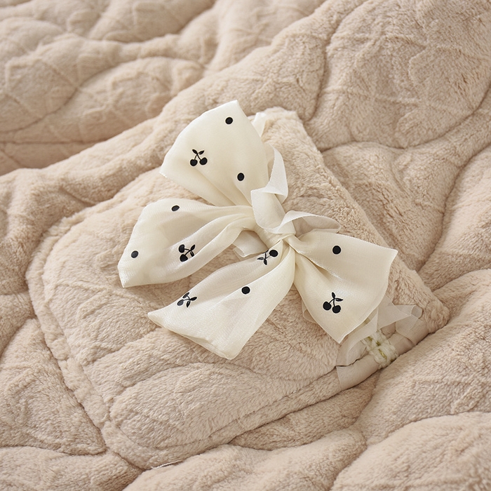 91家纺网 家纺一手货源 找家纺 （总）洛兰沙家居馆 2025秋冬新款只代发米色娃娃领加厚睡衣法兰绒夹棉加绒套装秋冬珊瑚绒家居服一件代