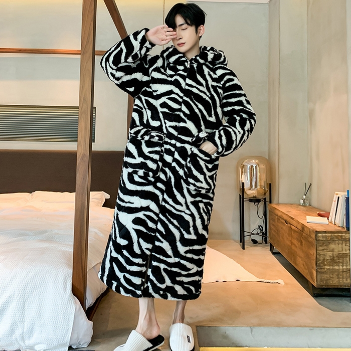 91家纺网 家纺一手货源 找家纺 （总）洛兰沙家居馆 2025新款只代发情侣睡袍女秋冬季三层夹棉保暖加长款连帽浴袍男睡衣斑马纹家居服