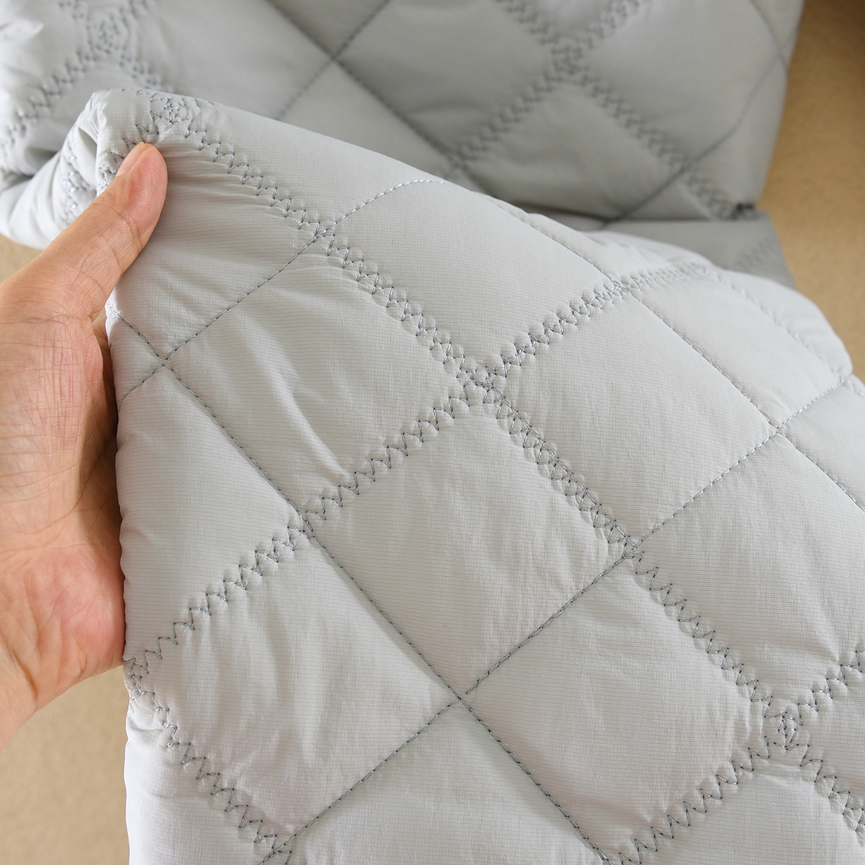 91家纺网 家纺一手货源 找家纺 （总）洛兰沙家居馆 2025新款【防风防水】新款保暖轻盈单边绒立领拉链夹棉睡衣冬季三层加厚保暖家居服