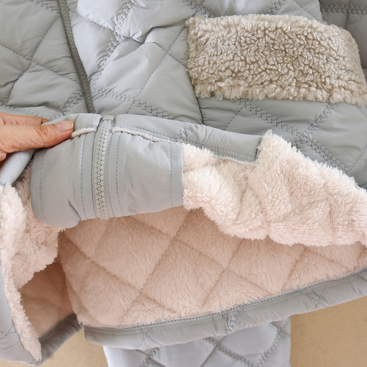 91家纺网 家纺一手货源 找家纺 洛兰沙家居馆 2025新款【防风防水】新款保暖轻盈单边绒立领拉链夹棉睡衣冬季三层加厚保暖家居服 浅蓝