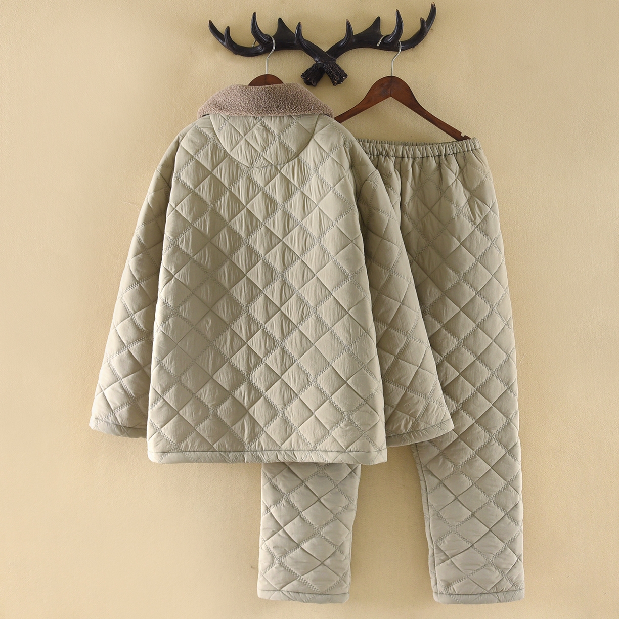 91家纺网 家纺一手货源 找家纺 （总）洛兰沙家居馆 2025新款只代发新款防风防水梭织夹棉睡衣男冬季三层加厚保暖轻盈不臃肿冬天抗风抗