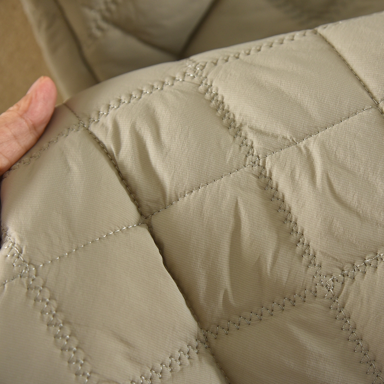 91家纺网 家纺一手货源 找家纺 洛兰沙家居馆 2025新款只代发新款防风防水梭织夹棉睡衣男冬季三层加厚保暖轻盈不臃肿冬天抗风抗 绿色