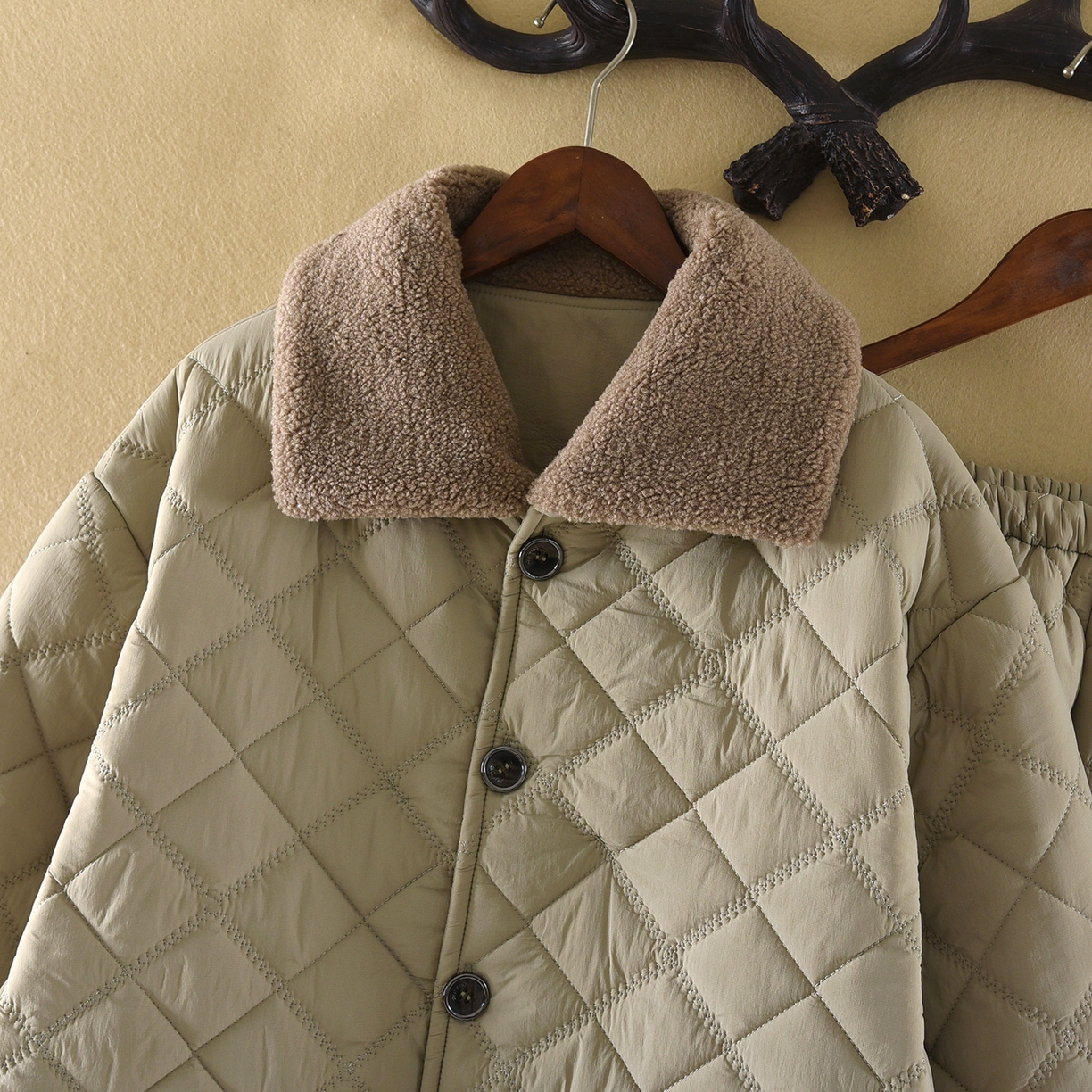 91家纺网 家纺一手货源 找家纺 洛兰沙家居馆 2025新款只代发新款防风防水梭织夹棉睡衣男冬季三层加厚保暖轻盈不臃肿冬天抗风抗 绿色