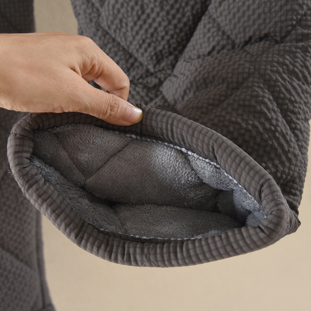 91家纺网 家纺一手货源 找家纺 洛兰沙家居馆 2025新款只代发新款防风防水梭织夹棉睡衣男冬季三层加厚保暖轻盈不臃肿冬天抗风抗 深灰