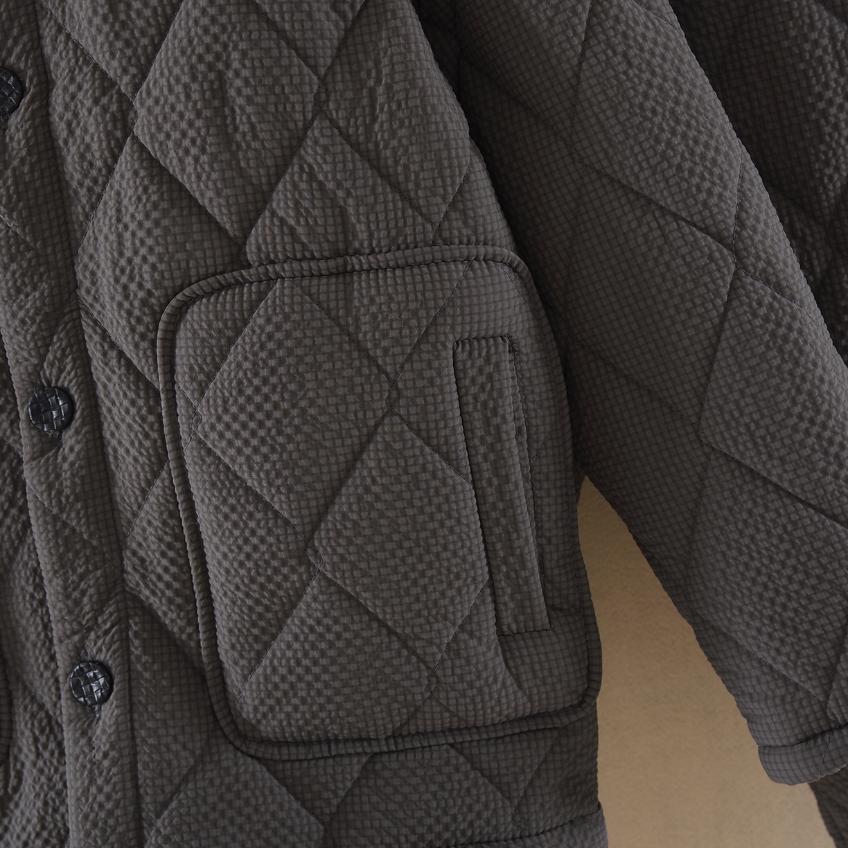 91家纺网 家纺一手货源 找家纺 洛兰沙家居馆 2025新款只代发新款防风防水梭织夹棉睡衣男冬季三层加厚保暖轻盈不臃肿冬天抗风抗 深灰