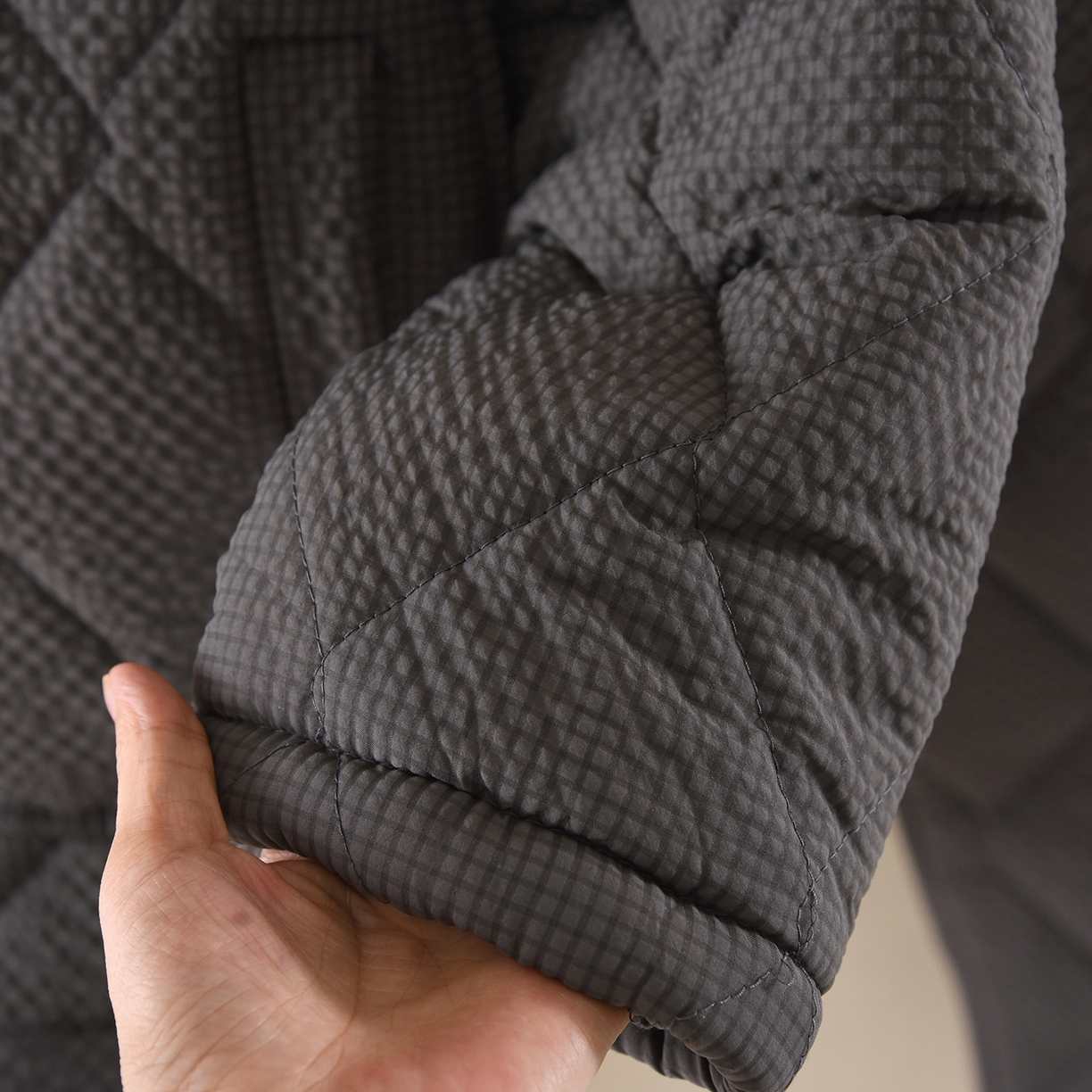 91家纺网 家纺一手货源 找家纺 洛兰沙家居馆 2025新款只代发新款防风防水梭织夹棉睡衣男冬季三层加厚保暖轻盈不臃肿冬天抗风抗 深灰