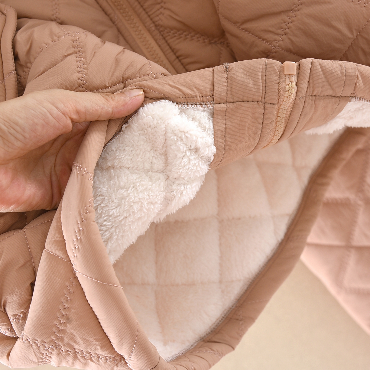 91家纺网 家纺一手货源 找家纺 （总）洛兰沙家居馆 2025新款【防风防水】新款轻盈保暖情侣夹棉睡衣男冬季三层加厚女连帽家居服套装可