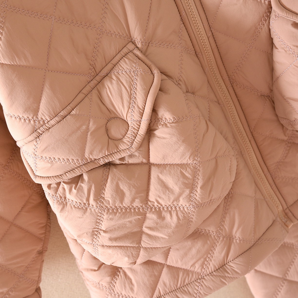 91家纺网 家纺一手货源 找家纺 洛兰沙家居馆 2025新款【防风防水】新款轻盈保暖情侣夹棉睡衣男冬季三层加厚女连帽家居服套装可 粉色