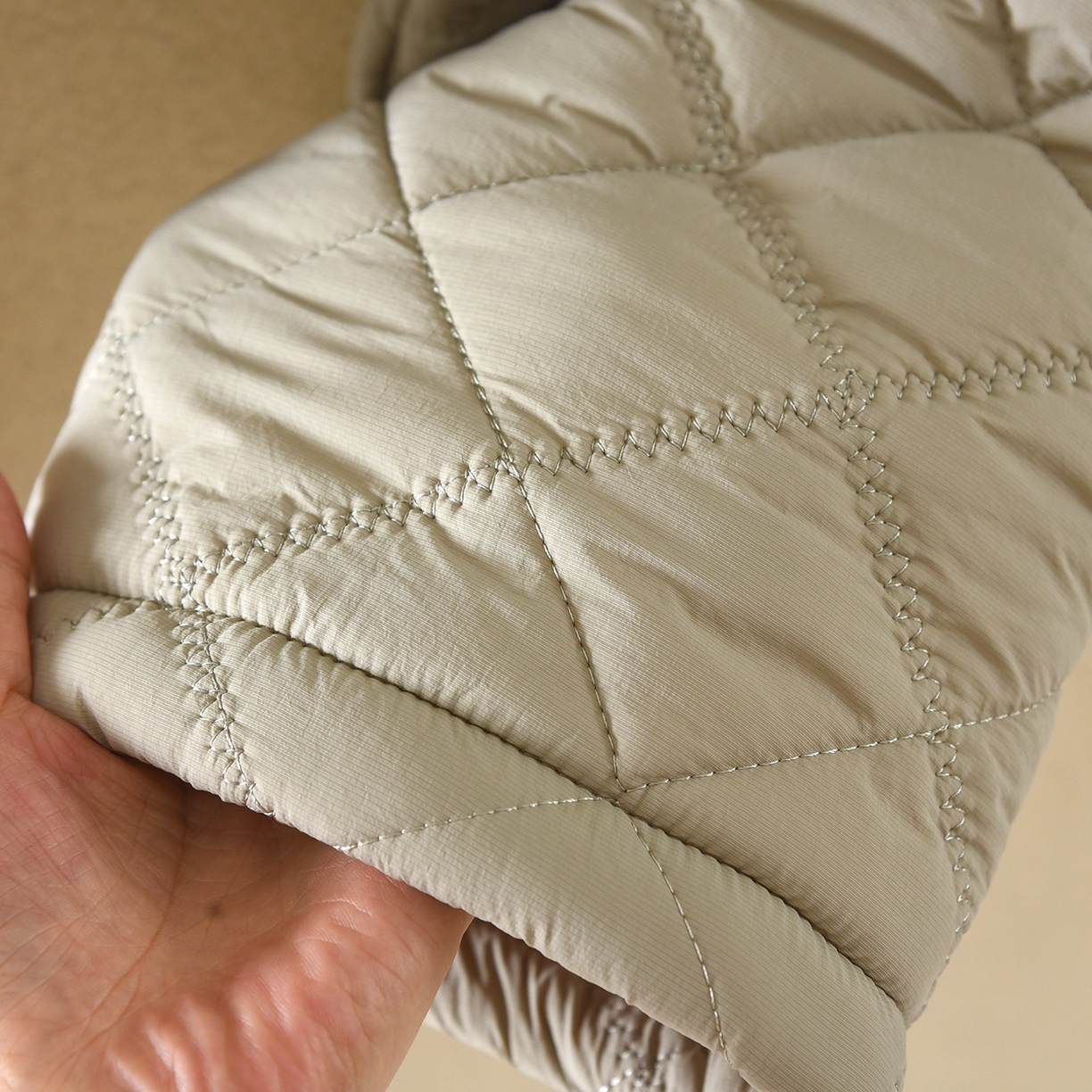 91家纺网 家纺一手货源 找家纺 洛兰沙家居馆 2025新款只代发保暖轻盈防风防水夹棉冬天睡衣女冬季三层加厚女生法兰绒保暖家居服 绿色