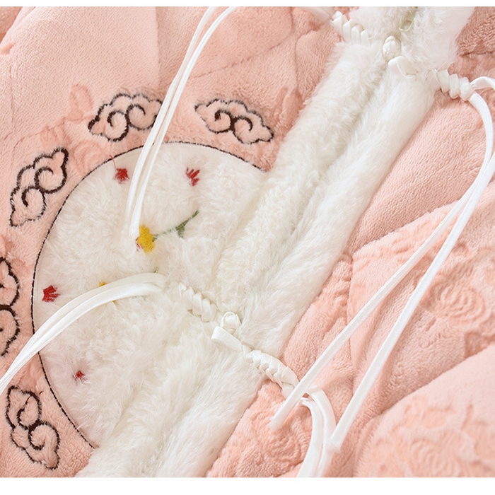 91家纺网 家纺一手货源 找家纺 洛兰沙家居馆 2025新款只代发立领拉链睡衣女冬季毛领新中式中国风三层夹棉加厚时尚家居服套装 粉色