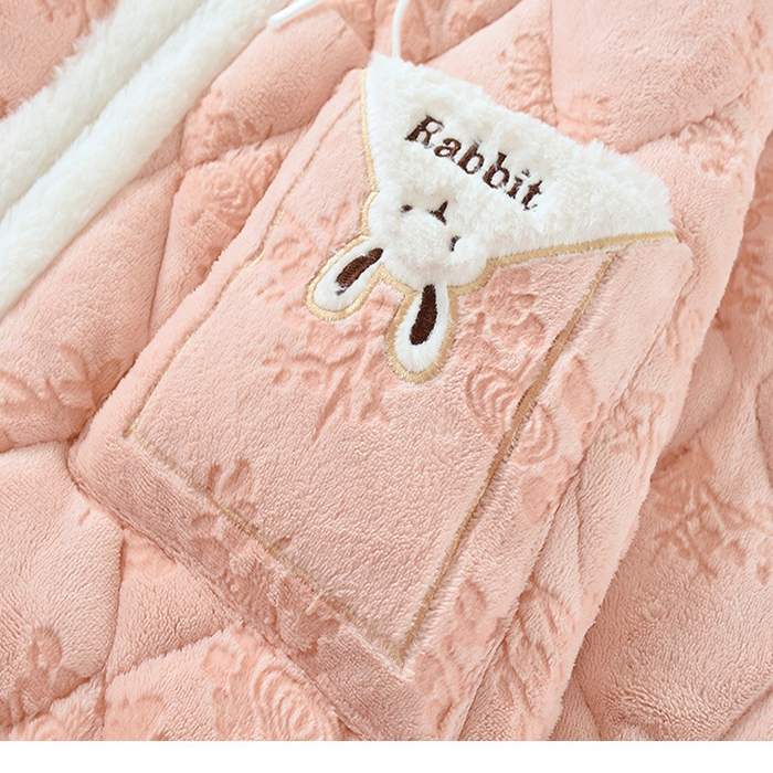 91家纺网 家纺一手货源 找家纺 洛兰沙家居馆 2025新款只代发立领拉链睡衣女冬季毛领新中式中国风三层夹棉加厚时尚家居服套装 粉色