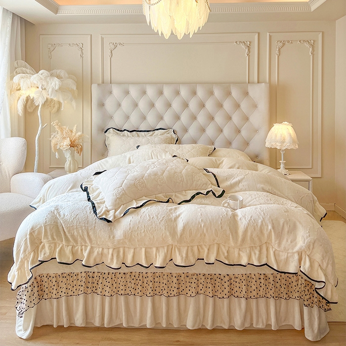 91家纺网 家纺一手货源 找家纺 （总）瑞宝 2025新款雕花牛奶绒花边夹棉床盖四件套-莫妮卡