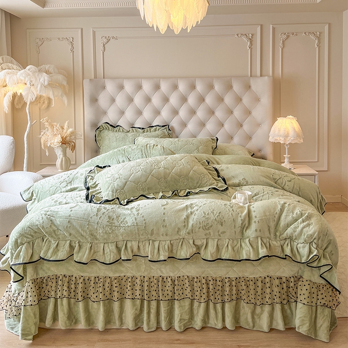 91家纺网 家纺一手货源 找家纺 瑞宝 2025新款雕花牛奶绒花边夹棉床盖四件套-莫妮卡 抹茶绿