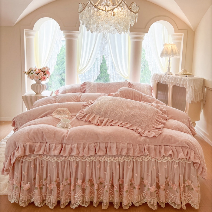 91家纺网 家纺一手货源 找家纺 （总）瑞宝 2025新款雕花牛奶绒夹棉床裙四件套-花有约